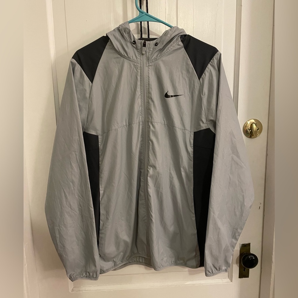 Nike Golf Lightweight water resistant running jacket - Size Medium
